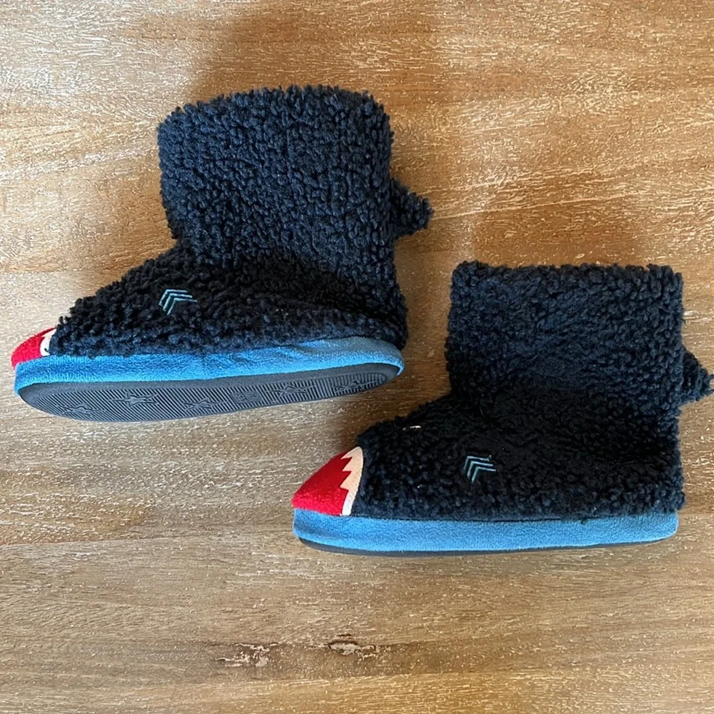 Isotoner Kids Shark Slipper Booties